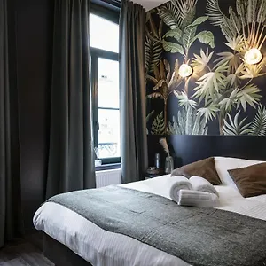 https://secret-walls.brusselshotelsbook.com