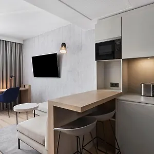 By Marriott East شقة فندقية